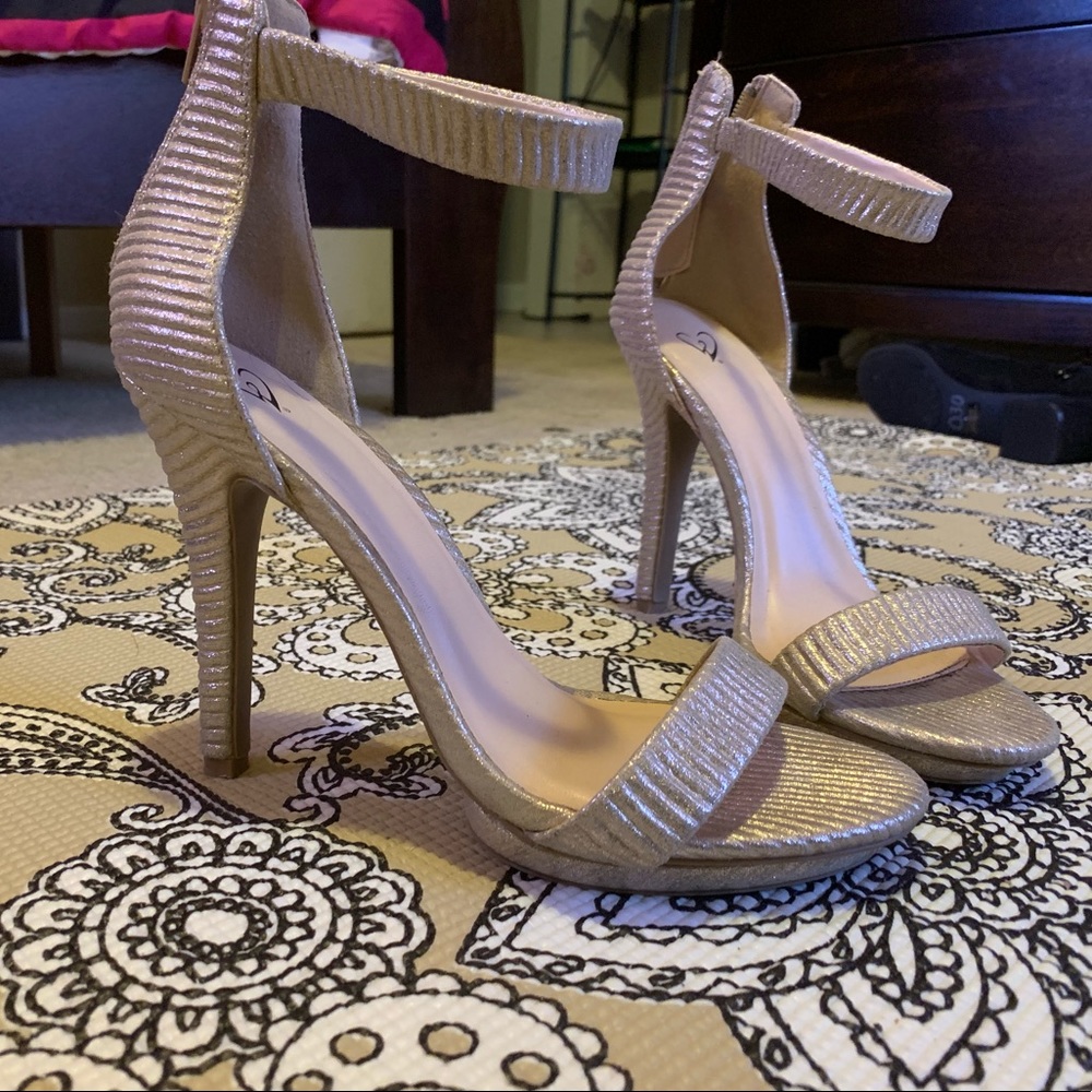 Gold Heels ✨